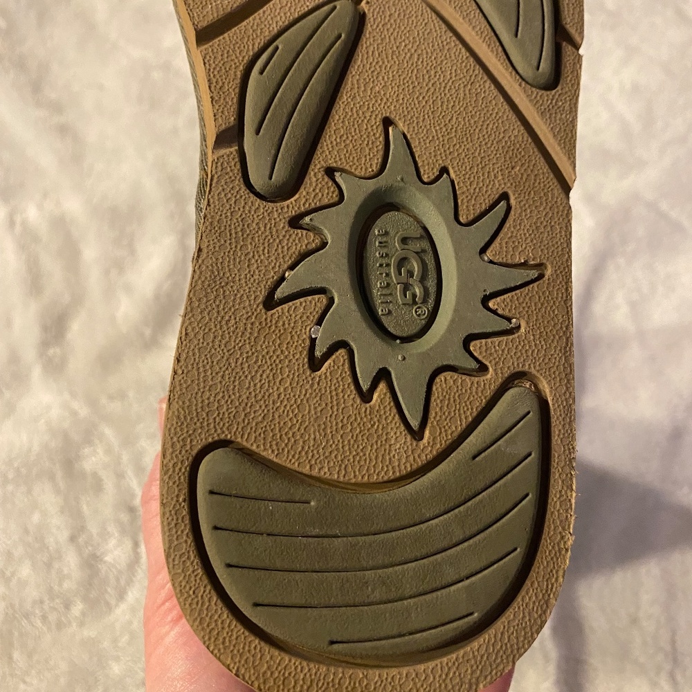Green Ugg boot with pocket, size 6 - Picture 9 of 12